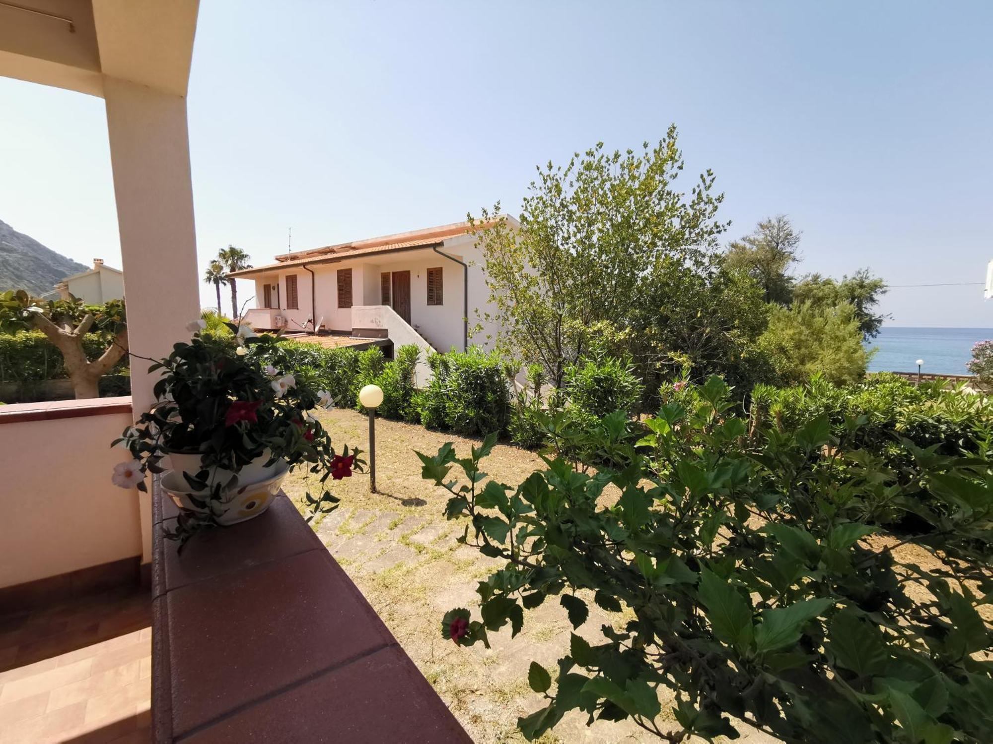 Casa Con Giardino E Terrazzo Vicino Al Mare Villa Piraino Exterior photo